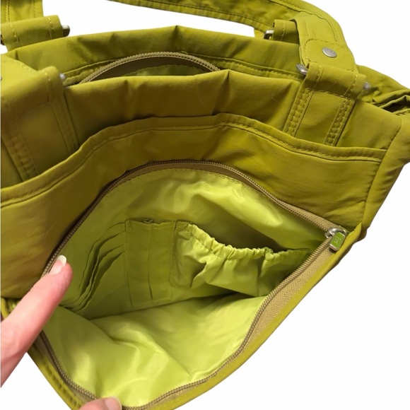 Lug Promenade Full Tote-Green - Picture 9 of 13